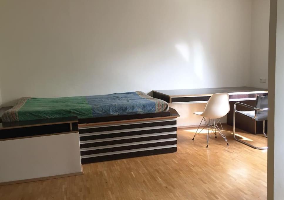 Room In Maisonette With Garden, Parking Place Вена Экстерьер фото